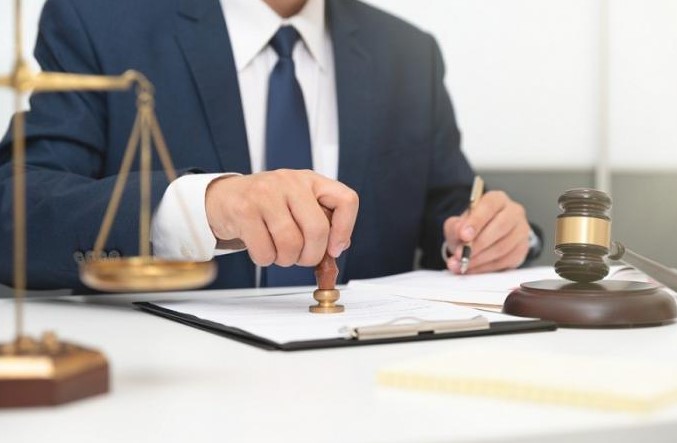 Apakah Pengacara Bisa Mewakili Klien di Pengadilan
